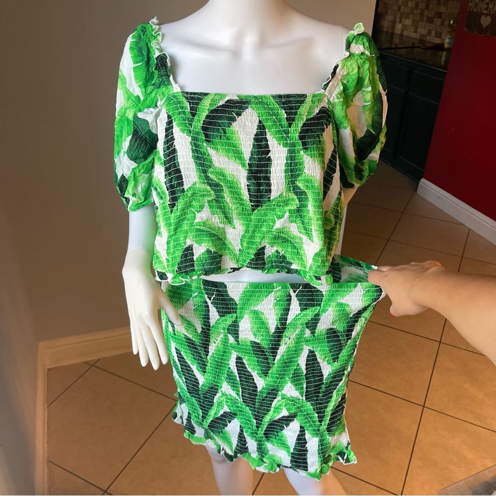 Plus Size Smocked Tropical top and Leaf Skirt setTop is size 2x - Picture 5 of 13
